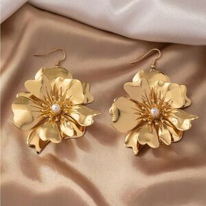 Elegant 3D Gold Floral Earrings